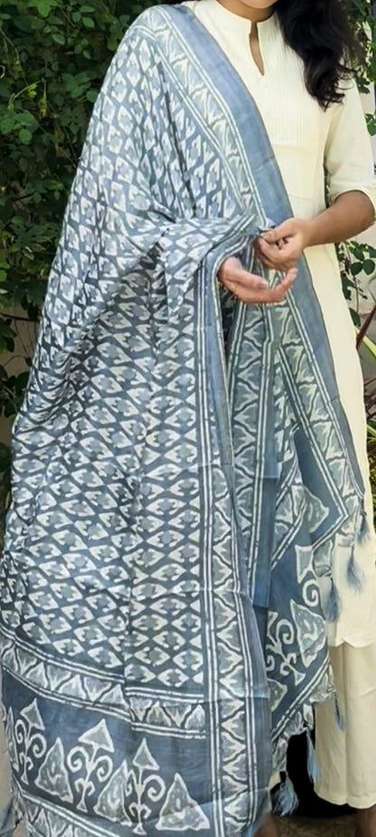 Off-white Rayon Kurtaset with Kalamkari Dupatta
